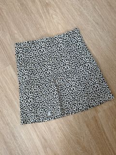 Topshop Leopard Print Skirt in size UK 10 / size M