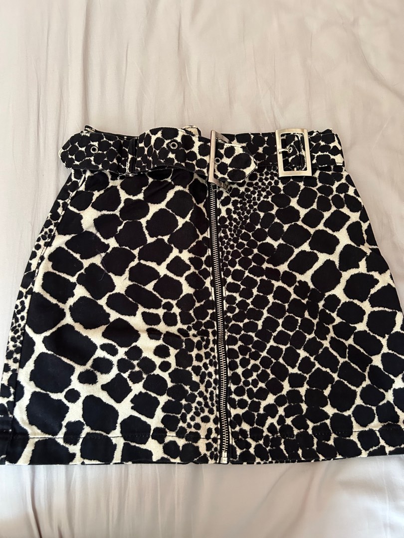 Topshop Leopard Skirt, Women's Fashion, Bottoms, Skirts on Carousell