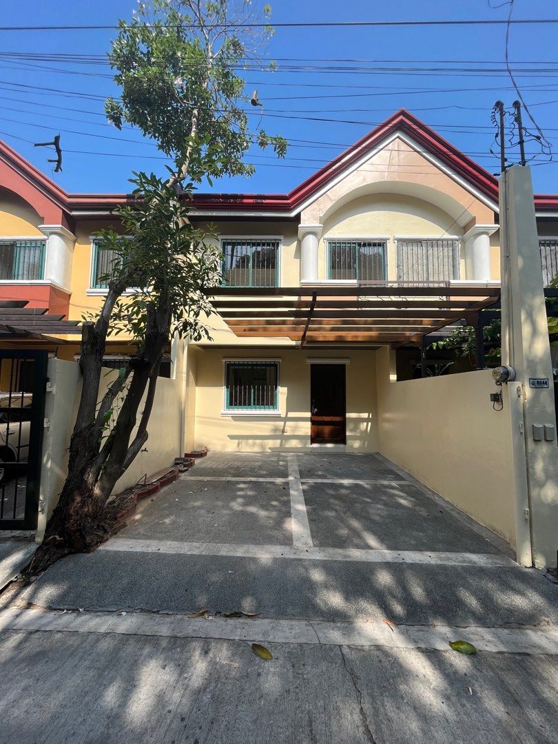 Townhouse in Isabelle Manor Marcelo Green Village For Sale (renovated