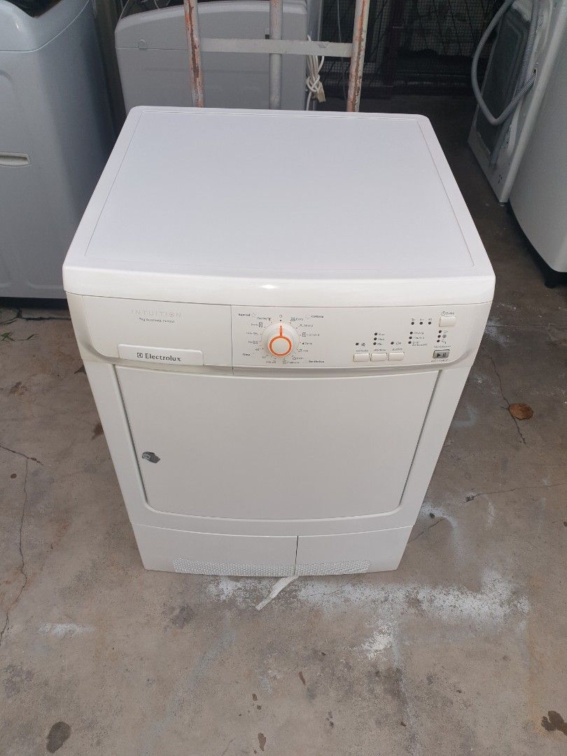 Used Electrolux condenser clothes dryer 7.0kg, pengering baju drying