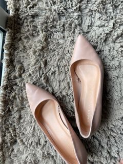 (Category: ) located in . Submitted by xtnwardrobe (Listing ID 1228628767, Image 1). Description: .