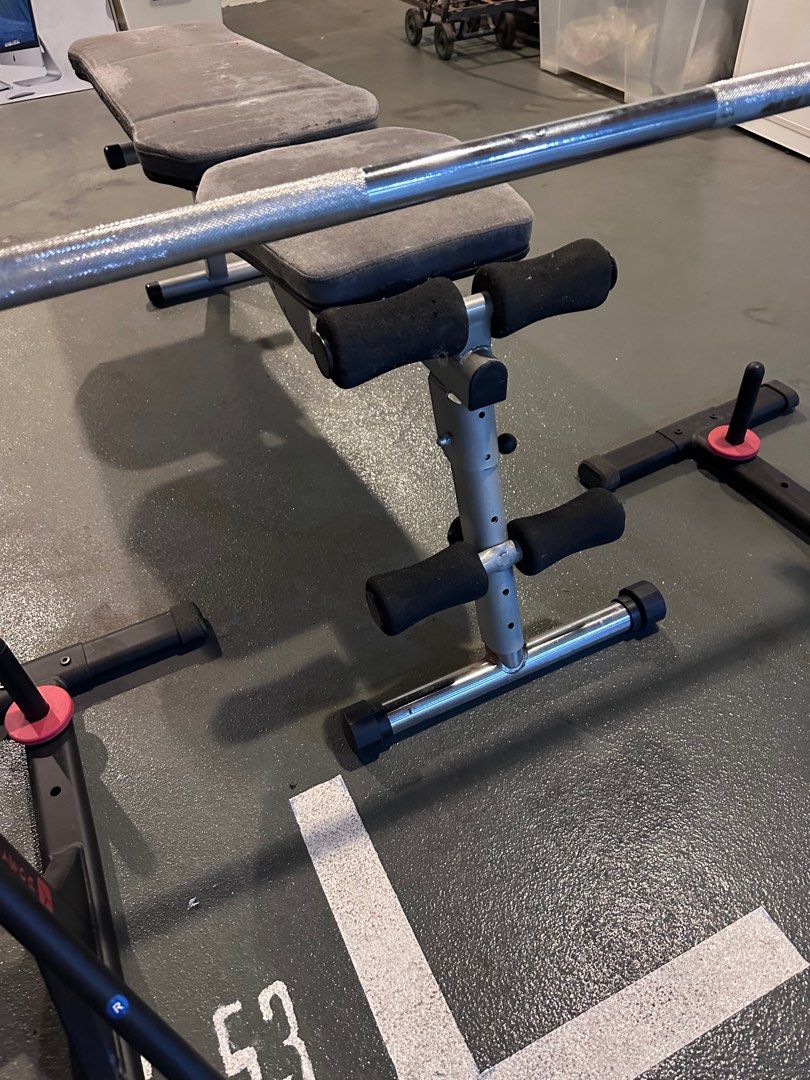 Weight bars holder + bench, 運動產品, 運動與健身, 運動與健身 舉重和啞鈴 Carousell