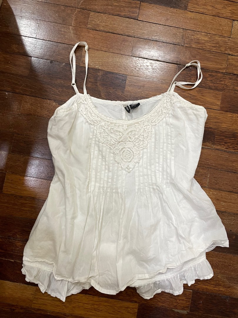 White flowy sleeveless top top