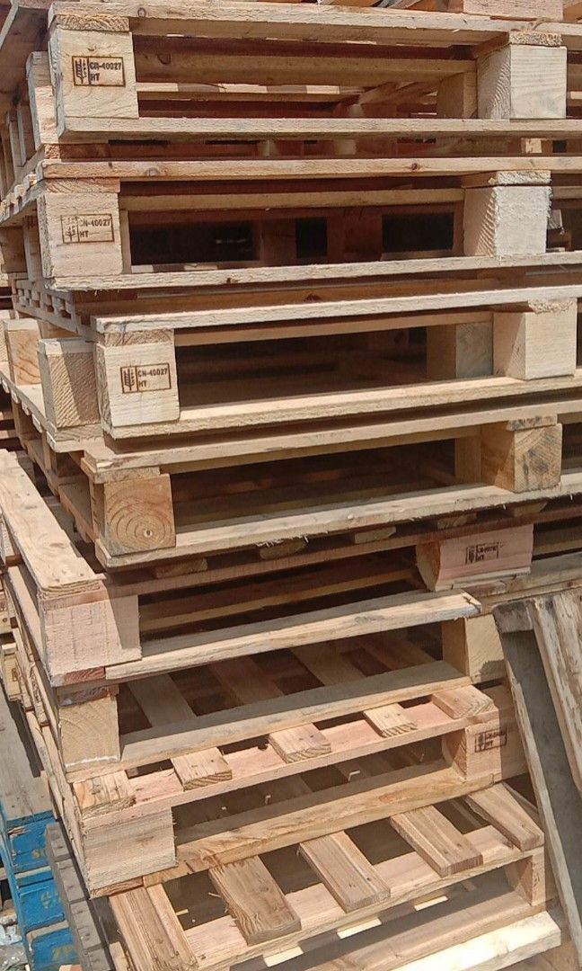 WOOD PALLETS, Furniture & Home Living, Outdoor Furniture on Carousell