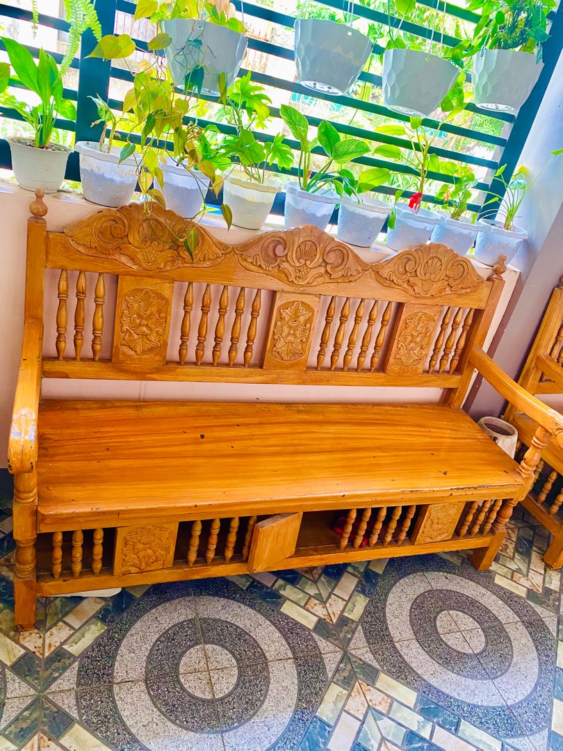 Wooden sofa set on Carousell