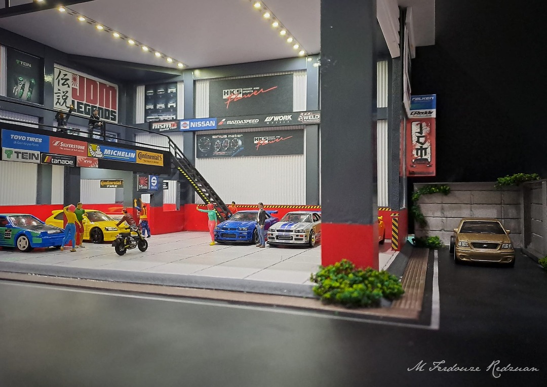 Garage Diorama 1/64 Size Detolf with LED, Hobbies & Toys, Toys & Games on Carousell