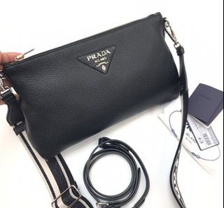 原價$22550 PRADA 字樣背帶真皮單肩袋  Prada Leather shoulder bag 1BH0502DKVF0002