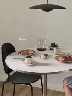 伊姆斯現代簡約小戶型餐桌