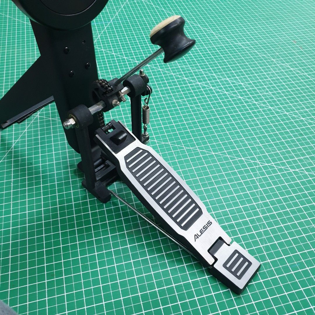 Alesis E drum Kick With Pedal Hobbies Toys Music Media Musical alesis-e-drum-kick-with-pedal-hobbies-toys-music-media-musical