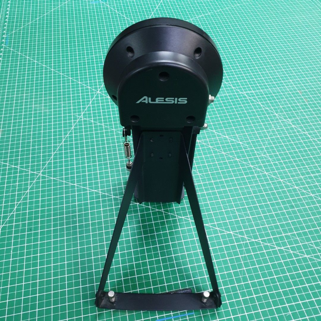 Alesis edrum kick with pedal, Hobbies & Toys, Music & Media, Musical