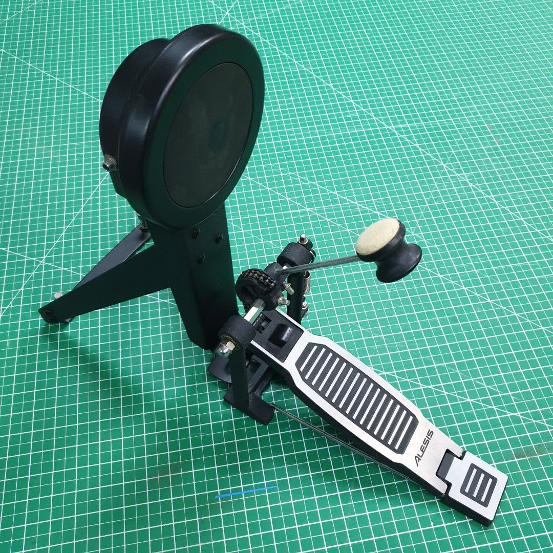Alesis edrum kick with pedal, Hobbies & Toys, Music & Media, Musical