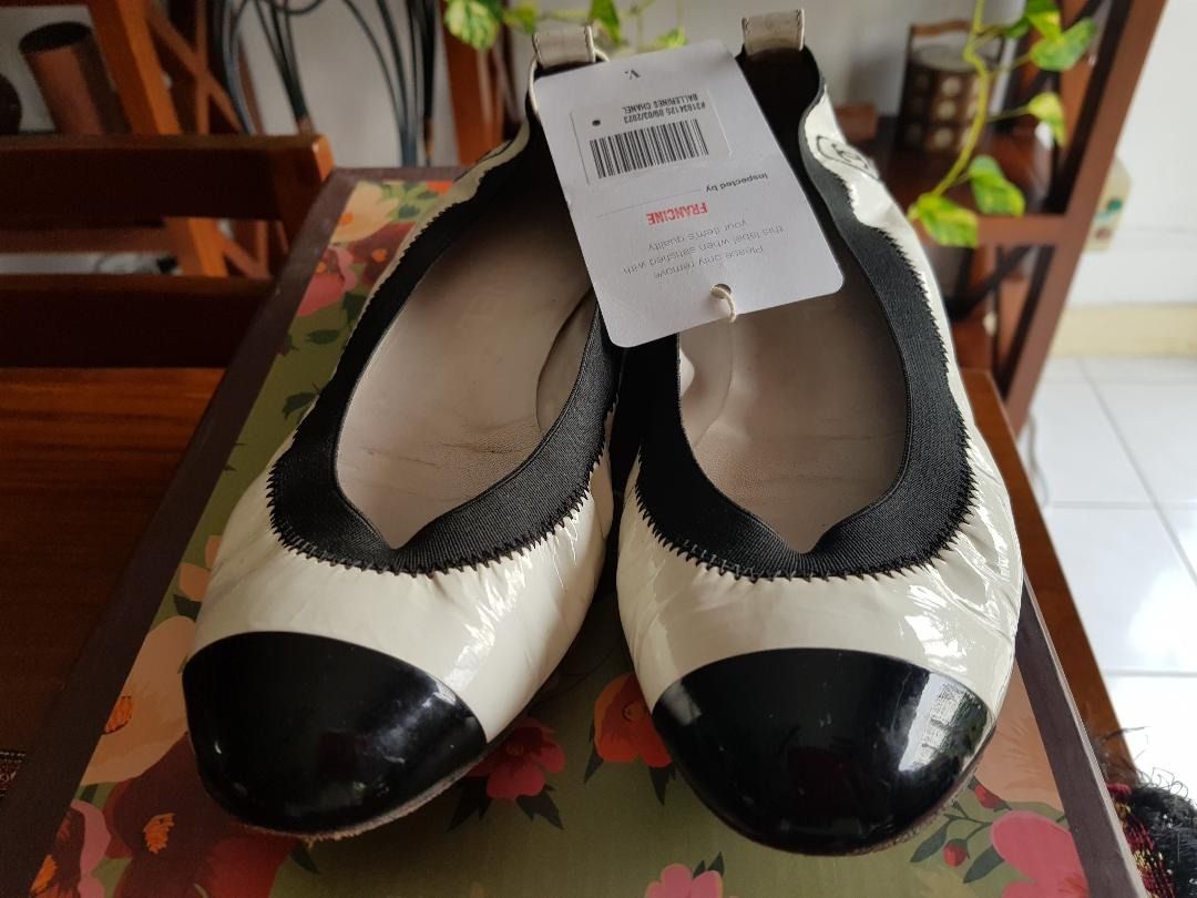 Authentic Chanel B&W ballerina flats in patent leather Size EU 38.5