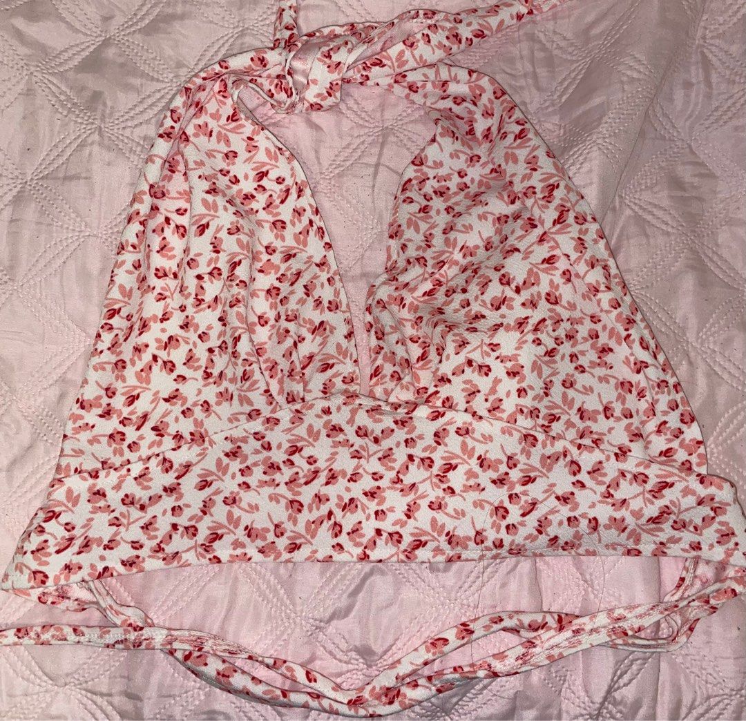 Backless Tie Croptop 💝 (Category: Sleeveless) located in Paranaque City. Submitted by a_declutterss (Listing ID 1228862483, Image 2). Description: ❀ can fit s-m ❀ bought at 199+ !! ❀ v pretty quality ❀ a steal na for its priceee ❀ Gcash onlyy 💙.