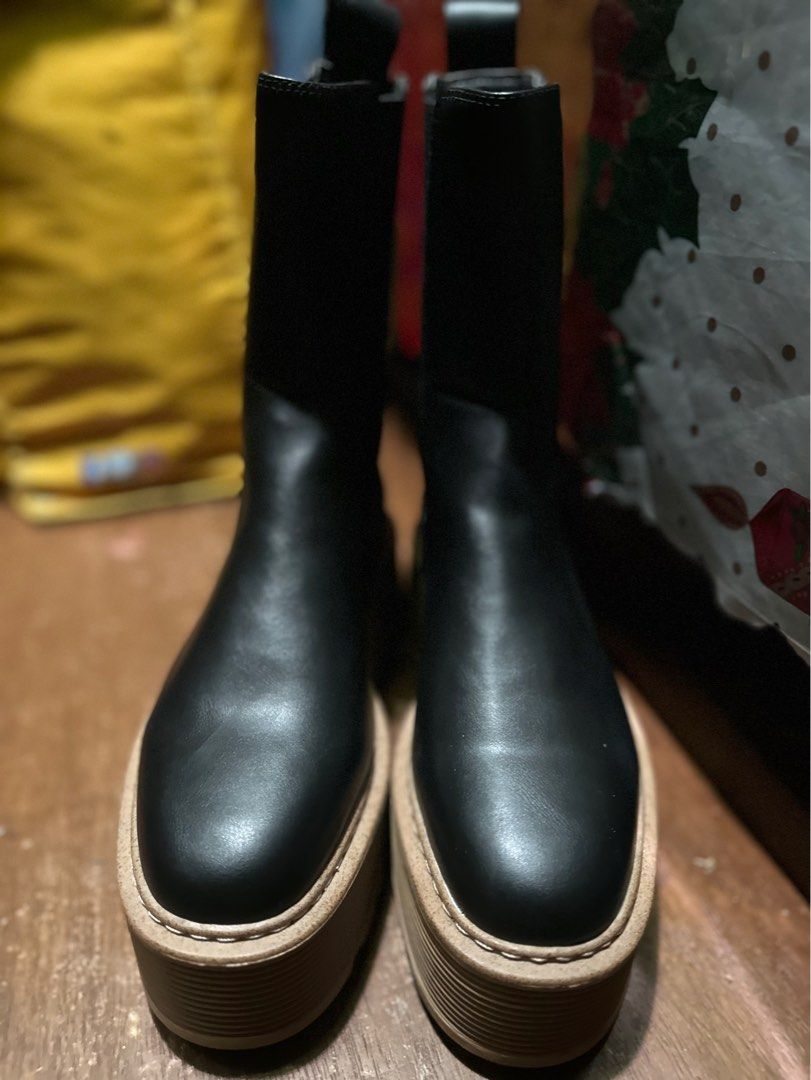 Boots (H&M) (Category: Boots) located in Angono. Submitted by declutteringpj (Listing ID 1228903307, Image 1). Description: 📍LOCATION: Angono, Rizal 🚚NO RUSH ORDER / NO SAME DAY SHIPPING ‼️MOSTLY WEEKENDS ‼️LALAMOVE/ J&T starts @ $65 💵PAYMENT FIRST - GCASH LANG 🚫NO TO SWAP 🏷️LAST PRICE POSTED .