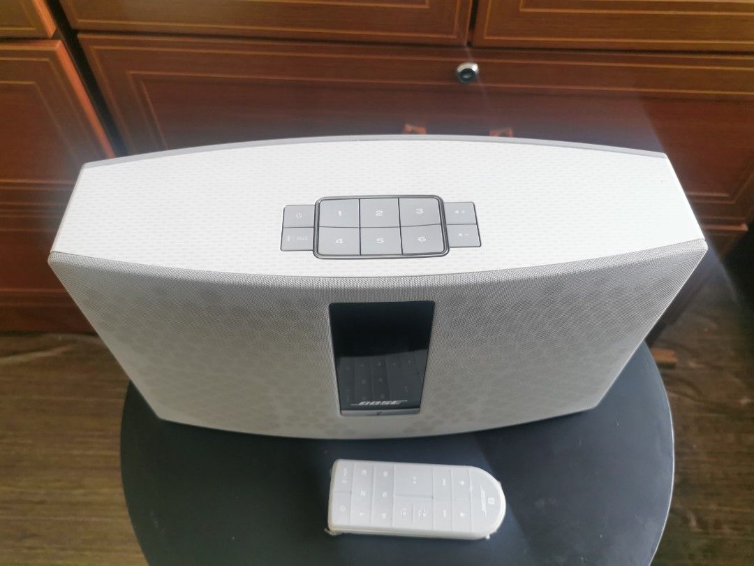Bose soundtouch hotsell 20 white