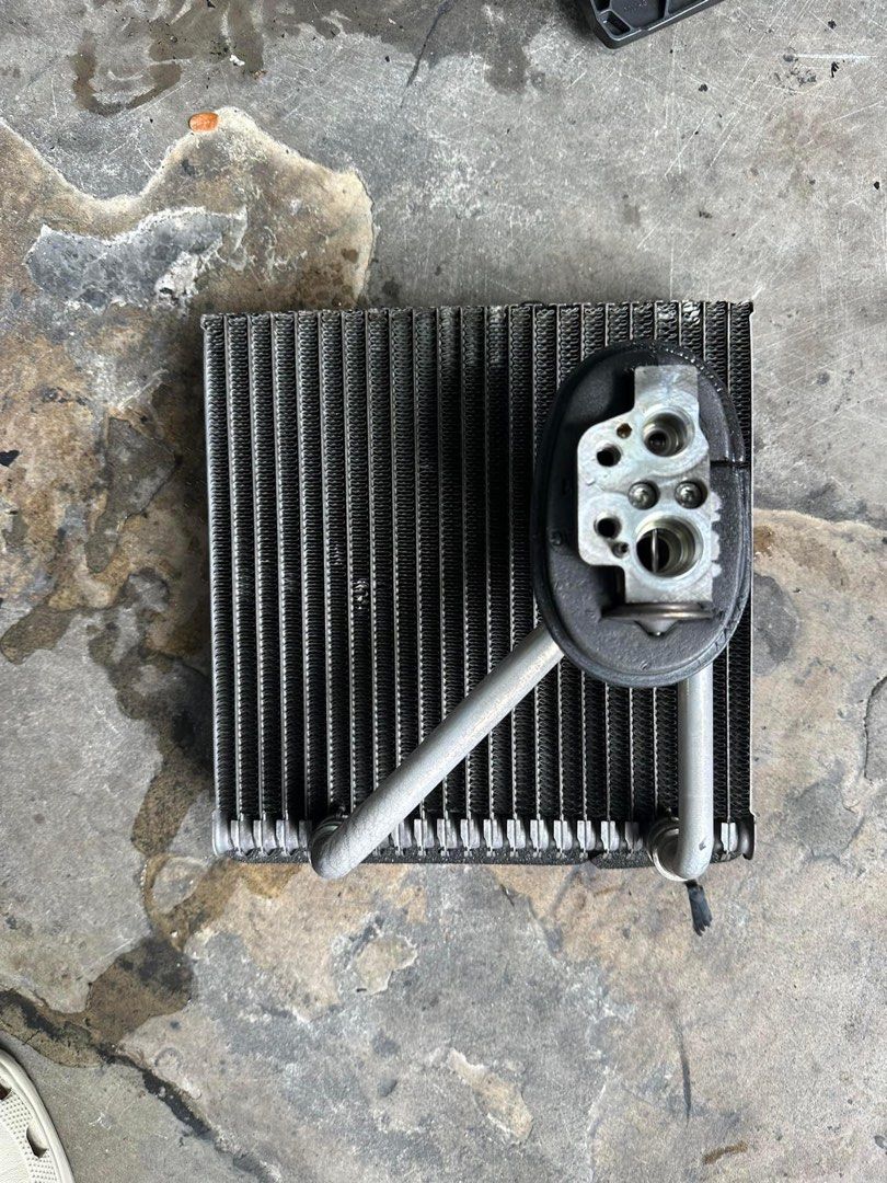 Car aircon compressor, cooling coil and radiator, Car Accessories, Car