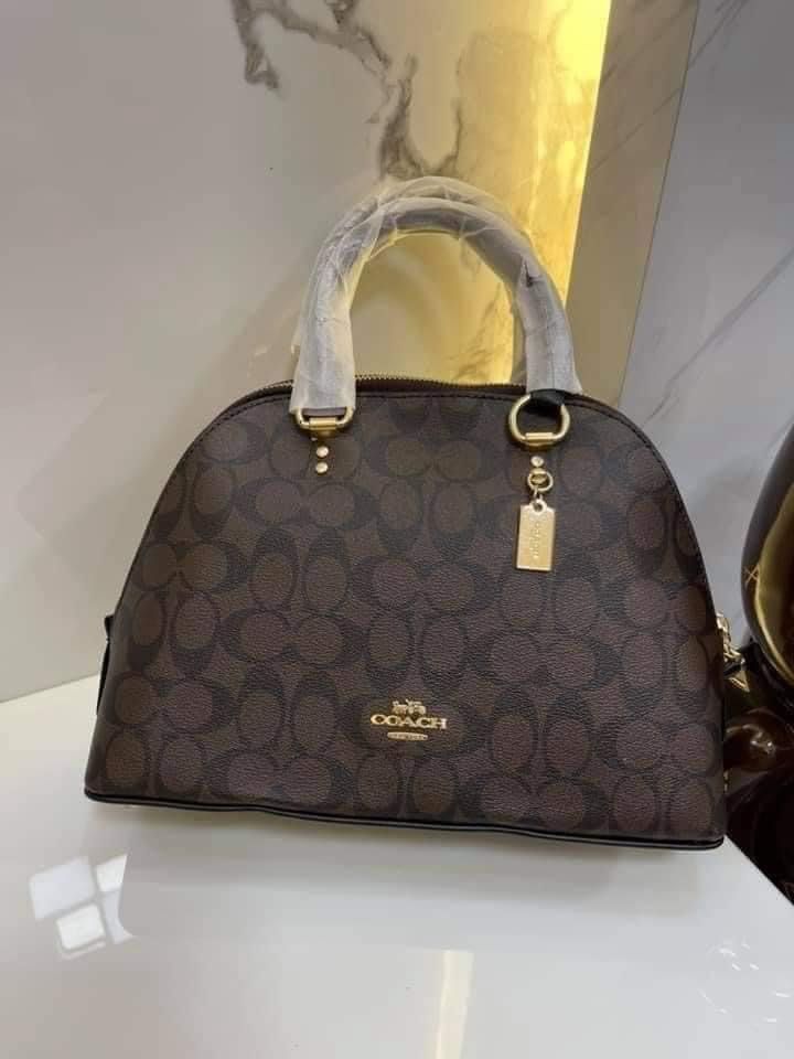 COACH katy satchel 👜 (Category: Luxury Bags & Wallets) located in Las Pinas. Submitted by yhn_boutique (Listing ID 1228886219, Image 1). Description: 11 3/4" (L) x 7 3/4" (H) x 4" (W) Actual pic posted 📌Cash on delivery via lalamove/grab 📌J&T pay today ship today 📌complete inclusions pls: visit my page & carousell acct for peace of mind TY! 🛍️ DISCLAIMER: not affiliated or endorsed with any of the brands featured on this page. All copyrights