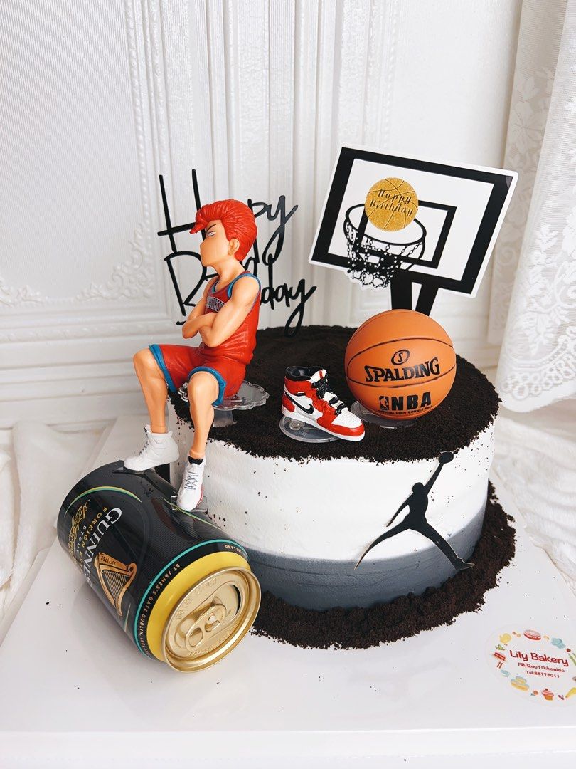 Basketball Cupcakes - Kid Friendly Things to Do
