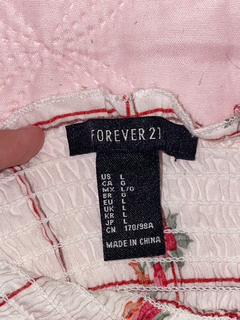 Forever 21 Flower Croptop !! <3 (Category: Sleeveless) located in Paranaque City. Submitted by a_declutterss (Listing ID 1228858700, Image 3). Description: ❀ can fit xs-l ❀ used twice only (for a short time) ❀ bought at 500+ ❀ garterized ( v stretchable ) ❀ gcash only as of the moment (working on cod pa ) ❀ v pretty in all skin colors 💋.