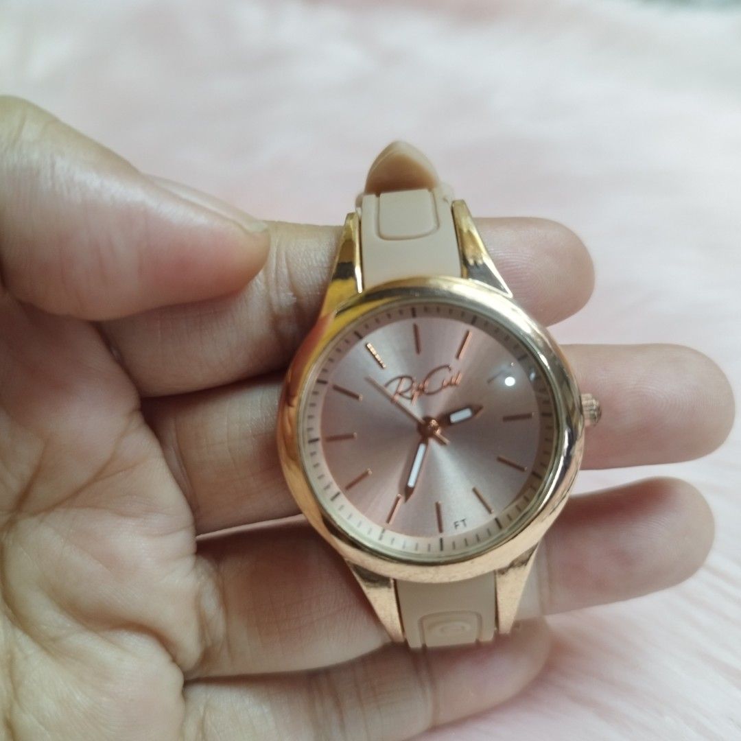 Girly watch needs new battery on Carousell
