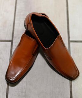 Groom's Brown leather shoes