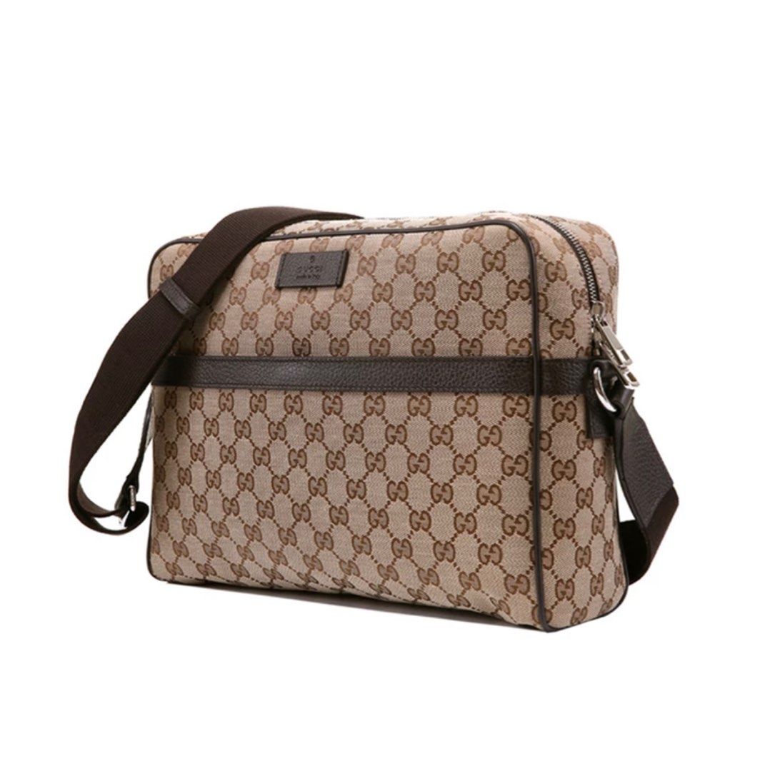 GUCCI Men s One Shoulder Messenger Bag Original Price S 2562.00 Selling for S 1 500 Only for meet ups so you can check the item personally