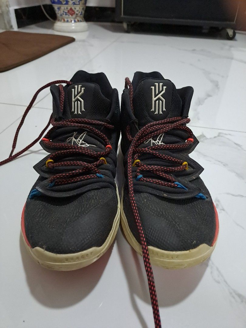 Kyrie Irving V F.R.I.E.N.D.S Fesyen Pria Sepatu Sneakers di
