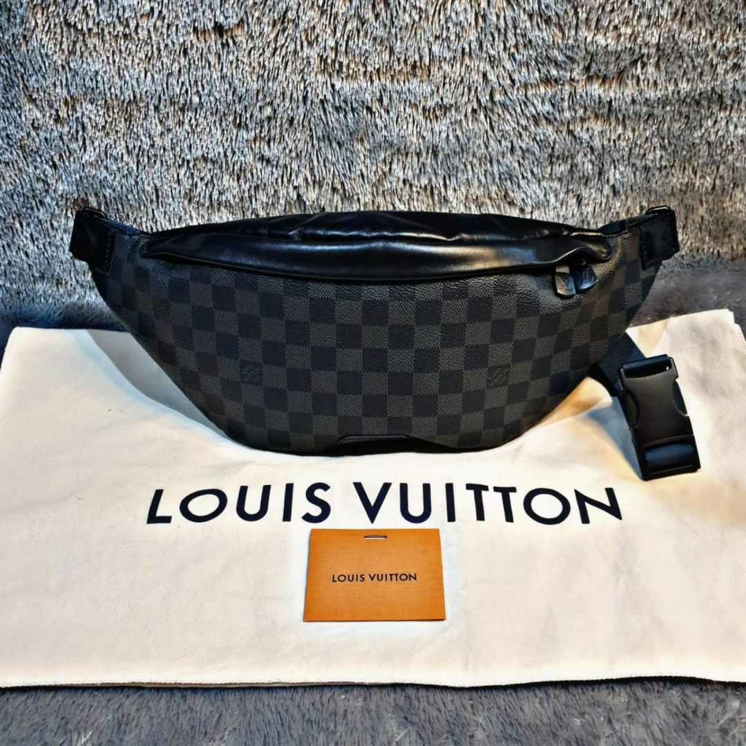 lv graffiti pochette, Barang Mewah, Tas & Dompet di Carousell