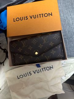 (Category: ) located in . Submitted by ladyluxebag (Listing ID 1228321354, Image 1). Description: .