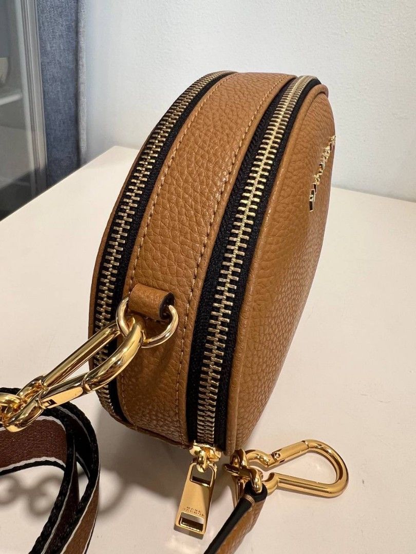 Marc jacobs rewind oval leather crossbody best sale