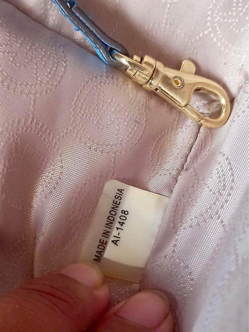 Michael Kors Selma Studs (Category: Luxury Bags & Wallets) located in Pagadian. Submitted by lightbagelyas (Listing ID 1228796478, Image 3). Description: Michael KORS Selma Studs Coded YKK zipper Jelly Tag Code Hologram Lining Made in Indonesia Saffiano Leather Complete Studs Gold Hardware NO issue Adjustable & Detachable Strap Super gandara.