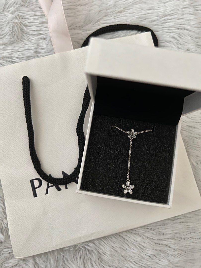 Dazzling outlet daisies necklace