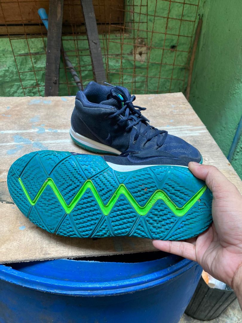 Kyrie 4 obsidian on feet on sale