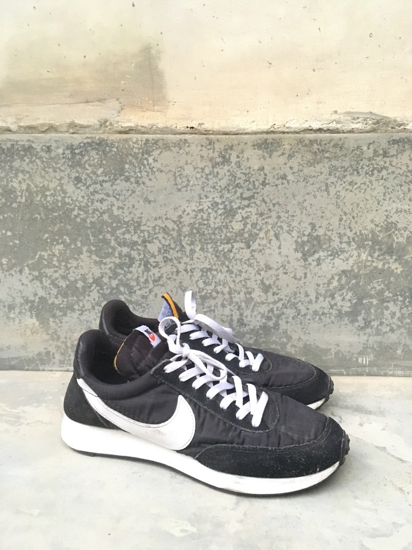 size nike tailwind 79