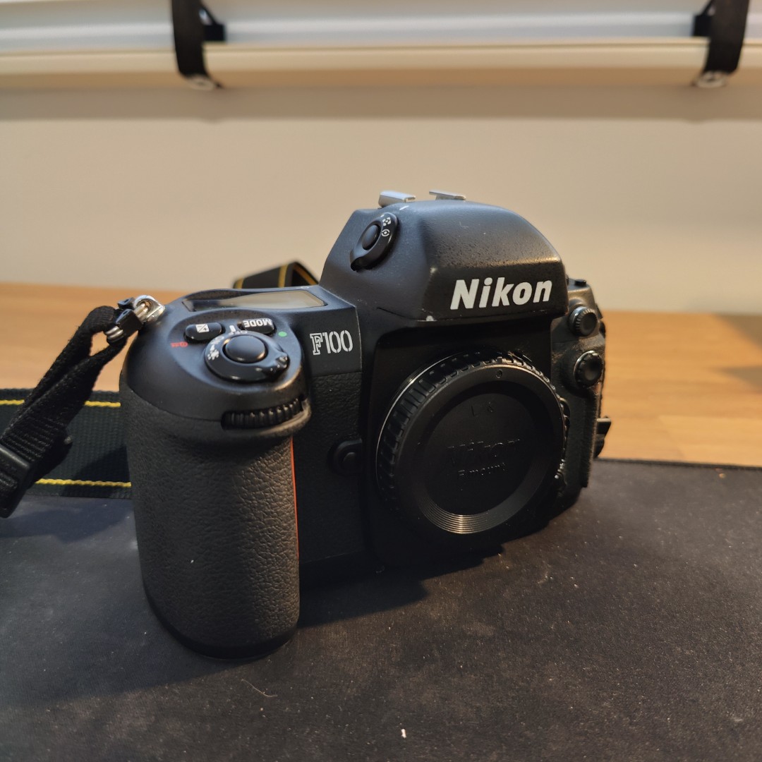 Nikon F100 + (MB-15, MF-29) 限定価格セール！ - フィルムカメラ