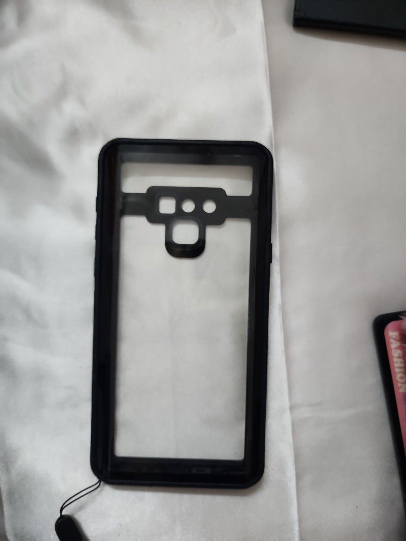 Note 9 casing (Category: Cases & Covers) located in Sungai Petani. Submitted by dare_to_style (Listing ID 1228791942, Image 2). Description: all for rm20.. waterproof note 9 casing itself rm25. postage include. reason : cant be use anymore. so sad.