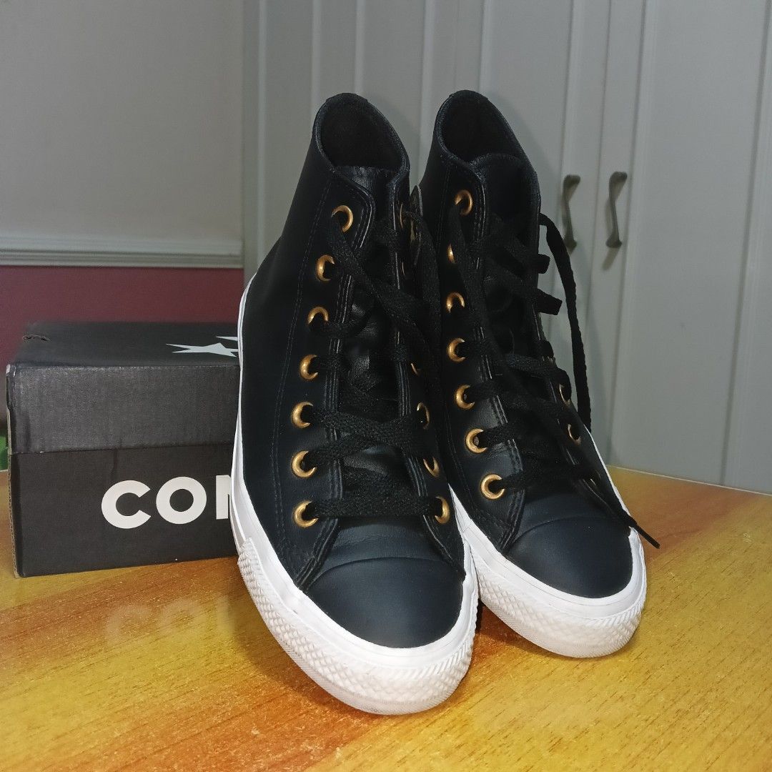 Original High Cut Converse (Category: Sneakers) located in Quezon City. Submitted by misskatie956 (Listing ID 1228770326, Image 2). Description: Original Women Leather High Cut Converse with Box 📌 used once 📌 what you see is what you get 📌 no issue 📌 no dents or scratch 📌 makinis na makinis pa 📌 puwedeng puwede sa sobrang arte BRAND: CONVERSE SIZE: 7.5 (US) 5.5 (EUR) price is still negotiable MAKE AN OFFER NOW ❤️.