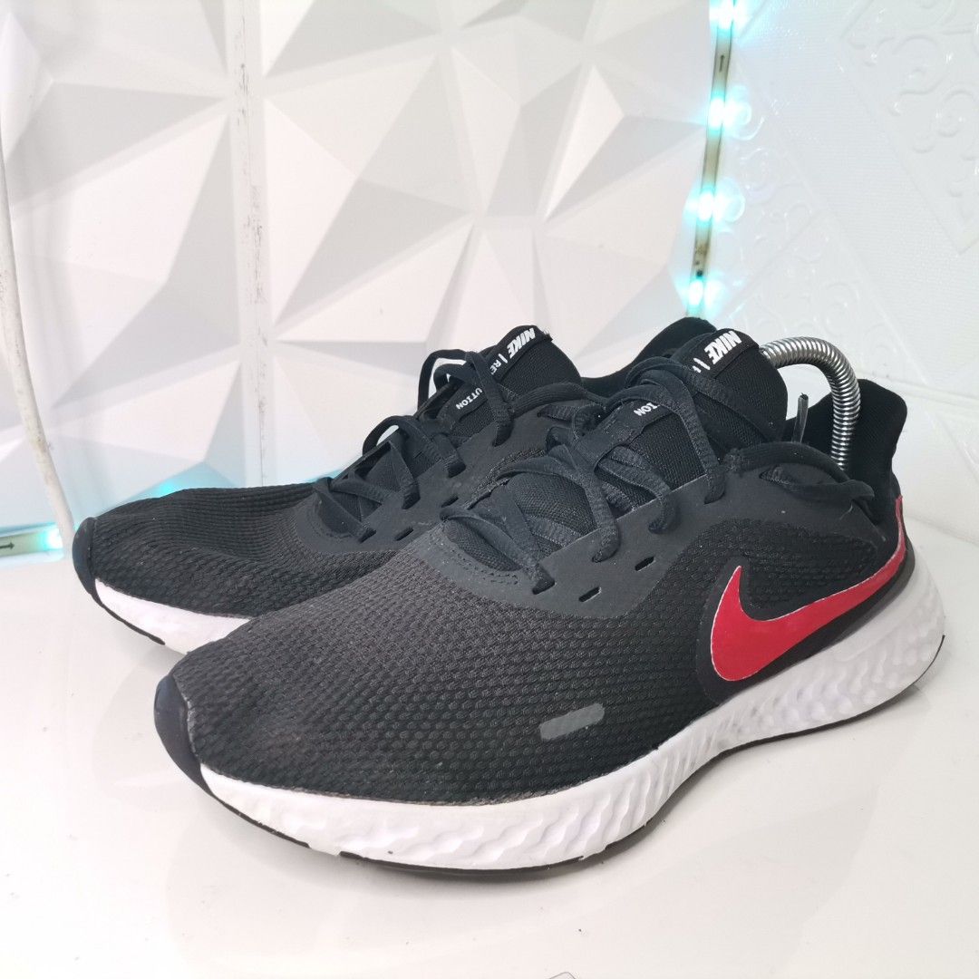 Nike online revolution 27