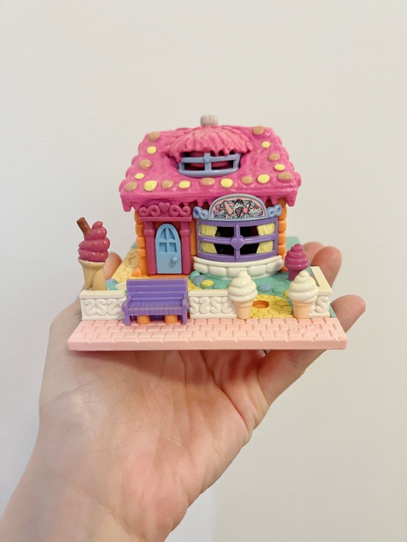 Rare- 1995 Polly Pocket Ice Cream Parlor with strawberry Rare- 1995 Polly Pocket Ice Cream Parlor with strawberry