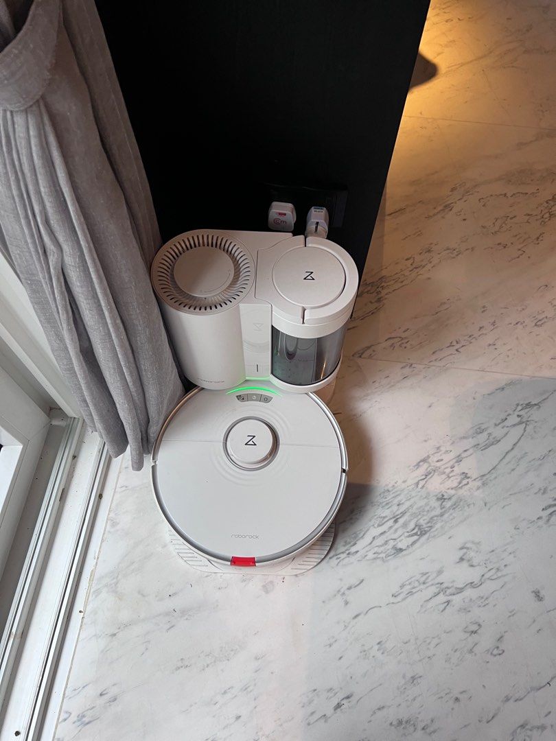 Roborock S7 with Auto empty dock, TV & Home Appliances, Vacuum Cleaner