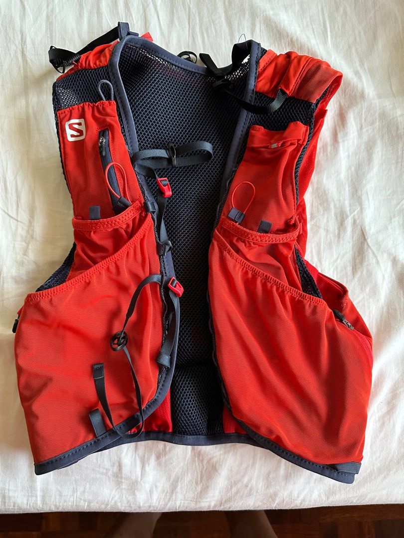 Salomon Adv Skin 12L running hydration vest (XS/S size), Sports Equipment, Other Sports