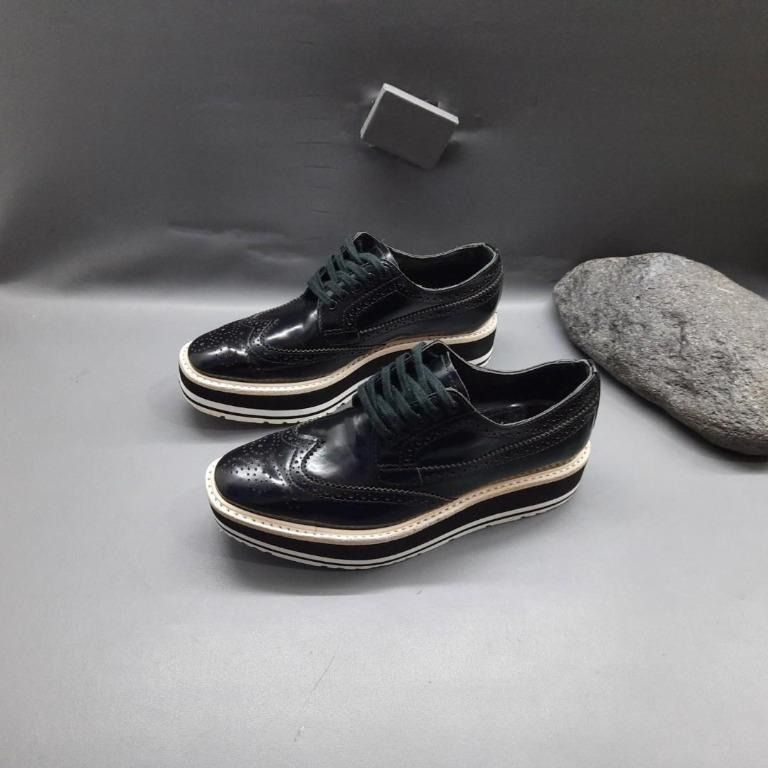 Sepatu Prada Wingtip Brogue Oxford Platform Black Ukuran 35( 22,5cm)