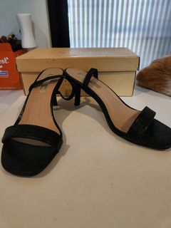 (Category: ) located in . Submitted by solelypreloved (Listing ID 1228762525, Image 1). Description: .