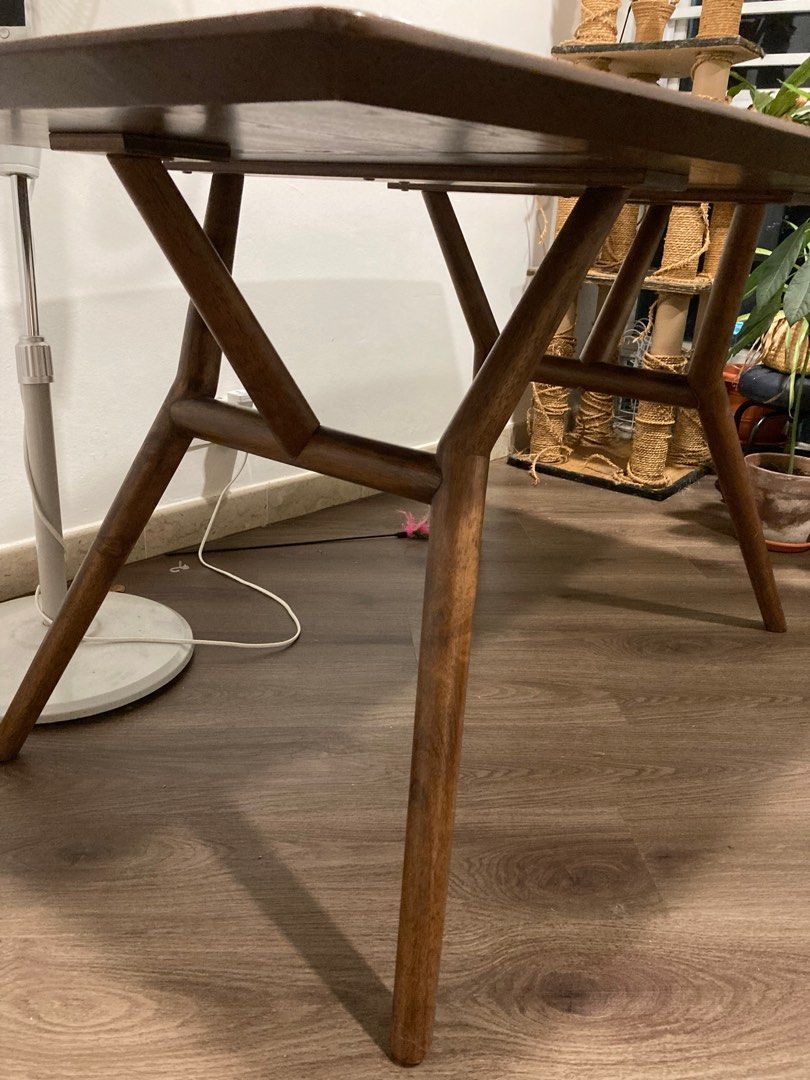 Solid wood dining table (Category: Tables & Sets) located in Singapore. Submitted by ooooolongtea (Listing ID 1228886045, Image 2). Description: 150x90x75.