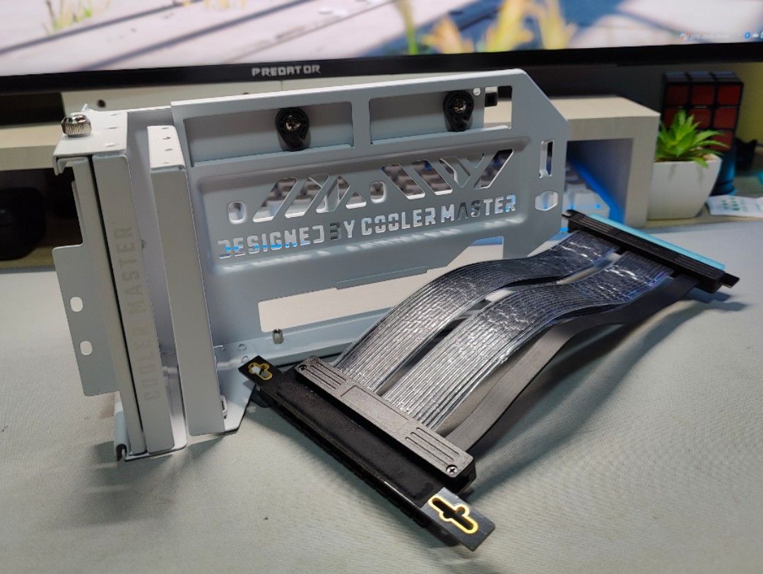 Vertical GPU mount + Tecware PCIe 4.0 riser (Cooler Master Vertical ...