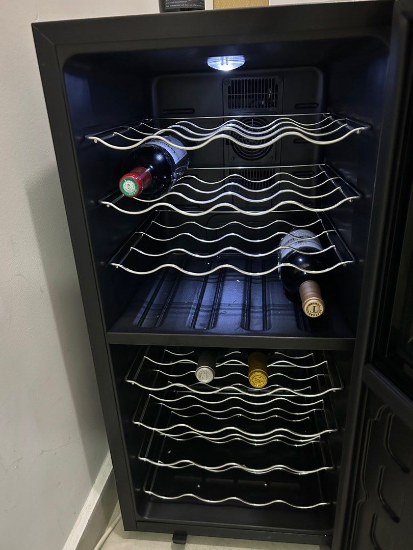 Vivant 32 dual zone 13/18 degrees wine cooler, TV & Home Appliances