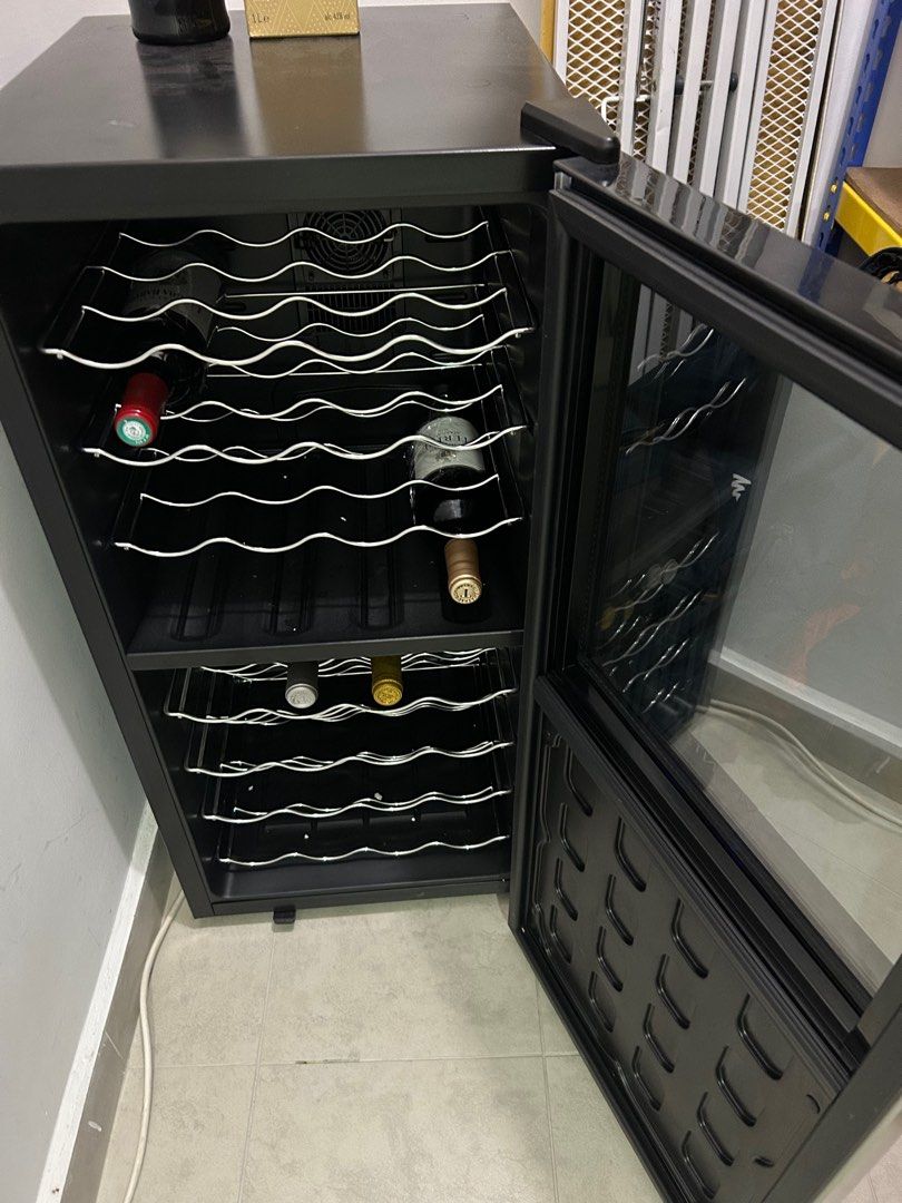 Vivant 32 dual zone 13/18 degrees wine cooler, TV & Home Appliances