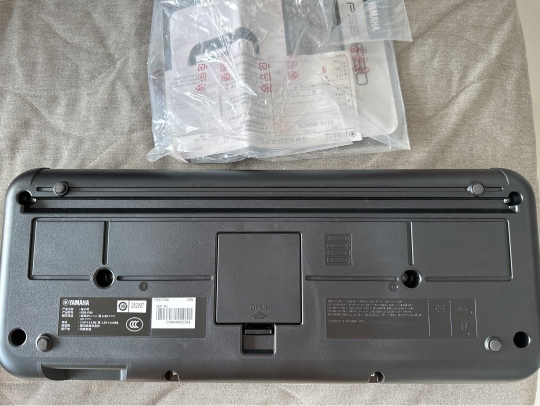 YAMAHA keyboard PSS-F30, Hobbies & Toys, Music & Media, Musical ...