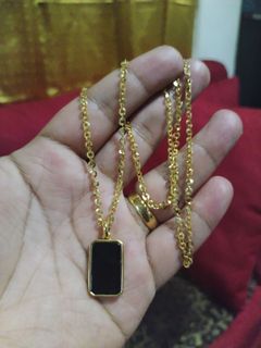 18k gold necklace with onyx pendant