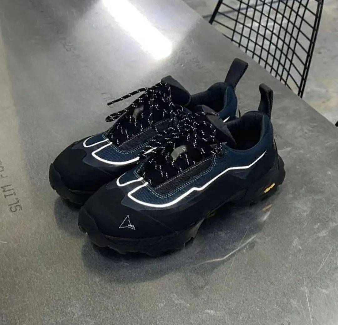 減價不議4780-->4380 現貨官網一出完售Size 42.5 (SOLD) / 43.5